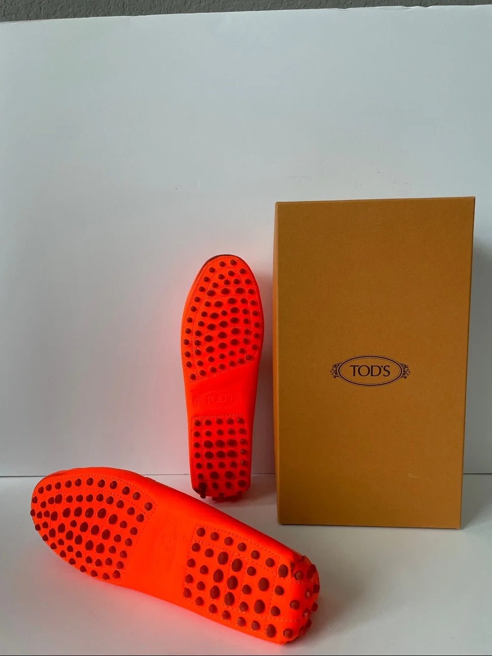 Tods bright neon